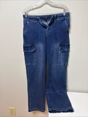 True Religion Cargo Straight Leg Jeans in a medium blaze wash Size‎ 26